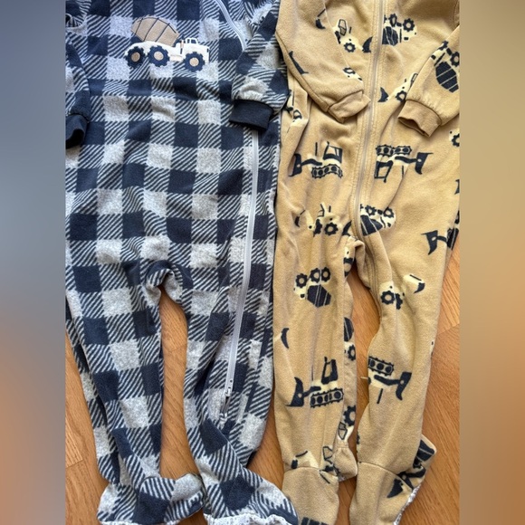 2 Pyjamas, Pekkle 2T Polyester - Picture 2 of 3